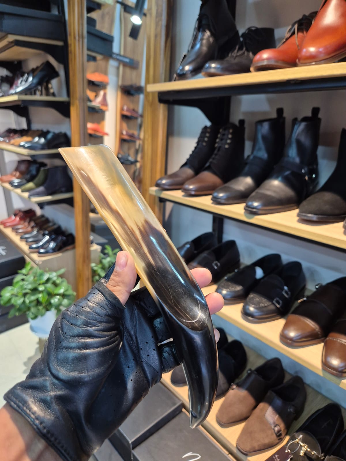 Buffalo Shoe Horn - MERAKINO