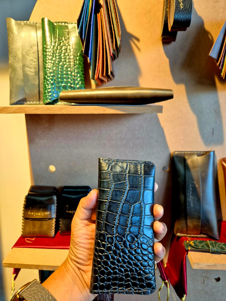 Croc-Textured Full-Grain Leather Cash Holder - MERAKINO