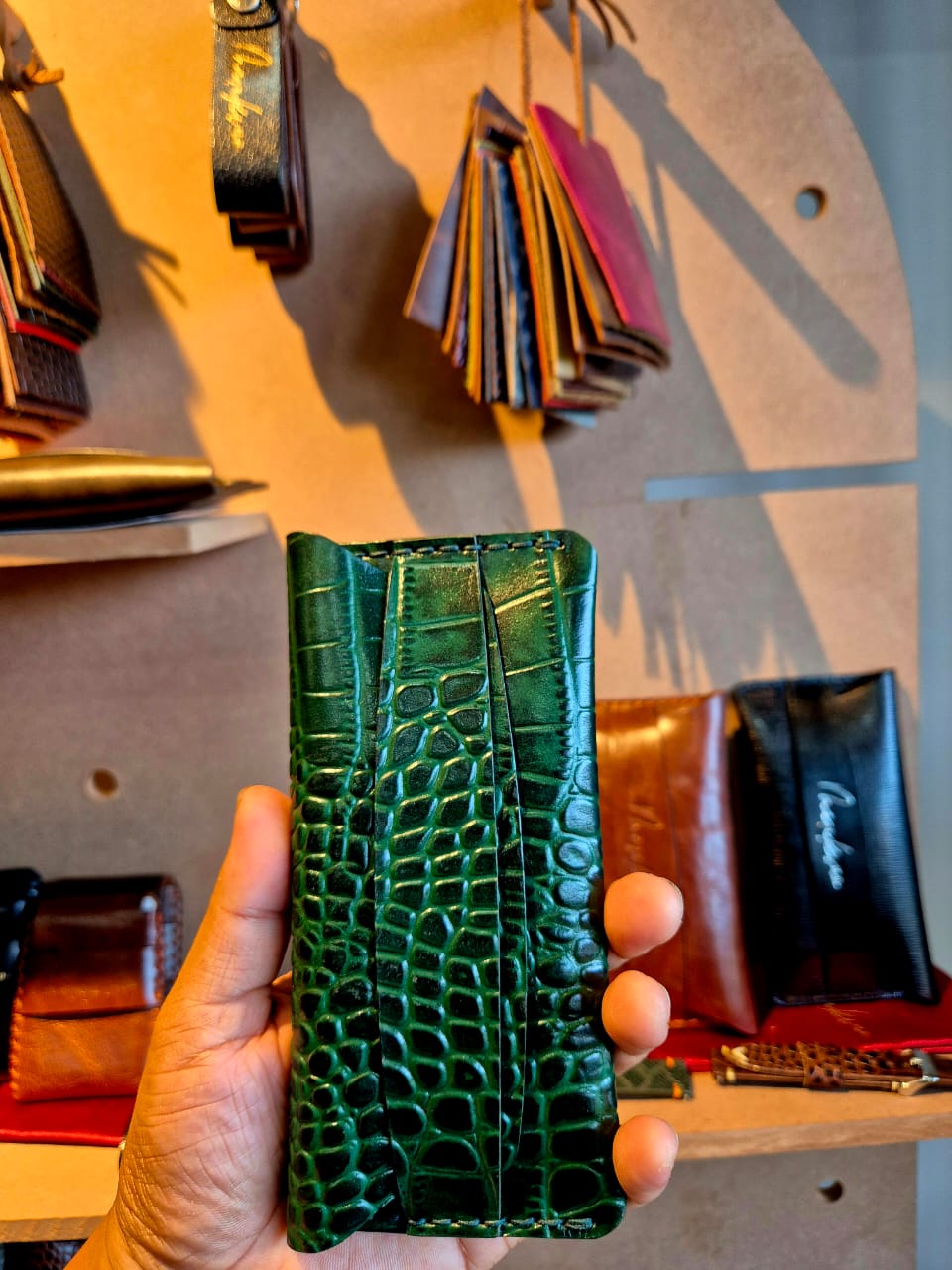 Croc-Textured Full-Grain Leather Cash Holder - MERAKINO