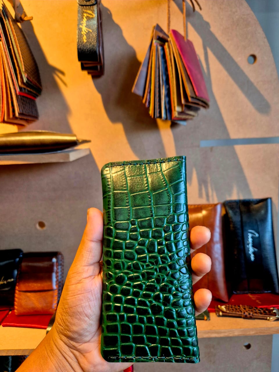Croc-Textured Full-Grain Leather Cash Holder - MERAKINO
