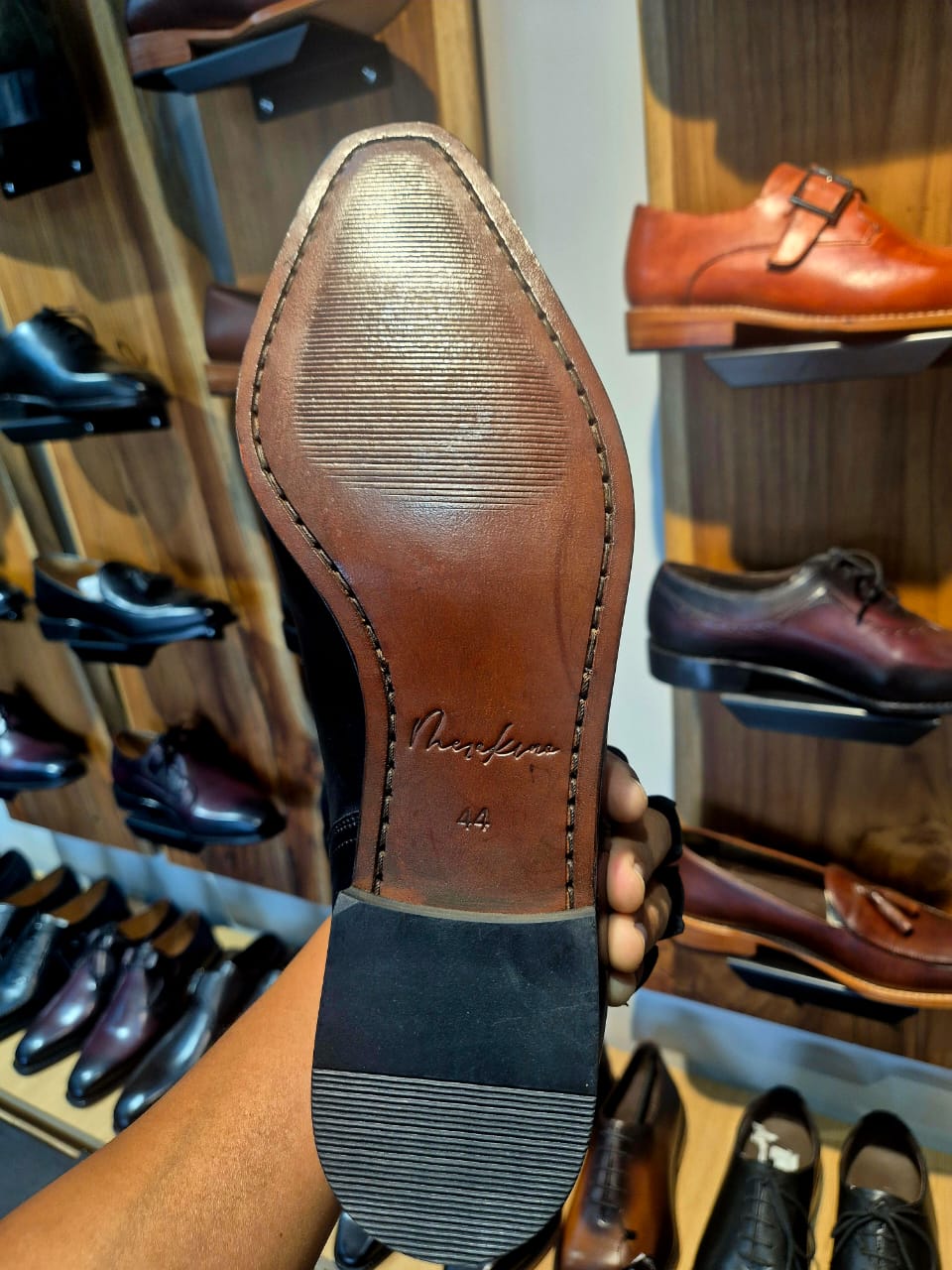 Eclipse Classic Oxford Own the Room. Walk with Authority - MERAKINO