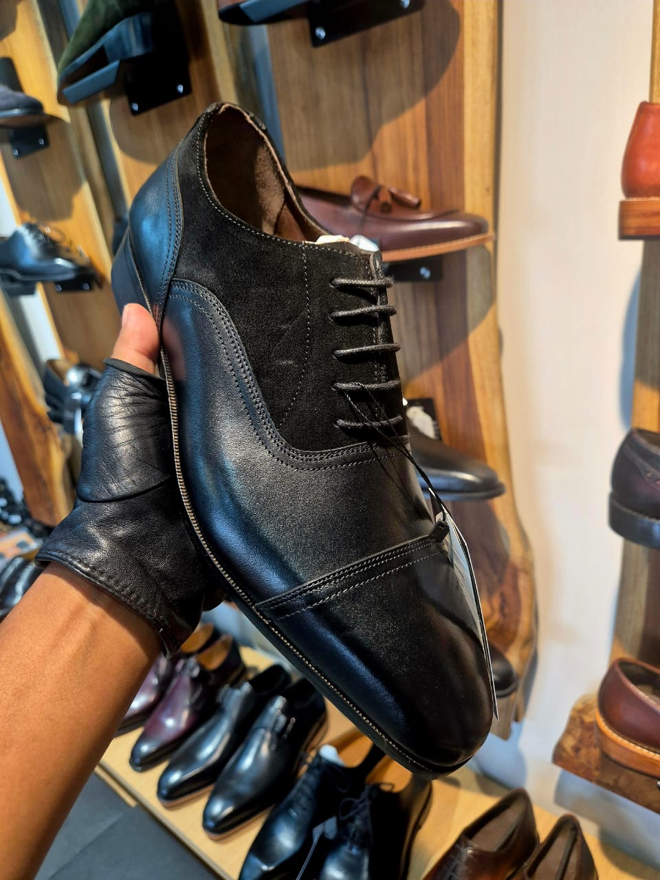 Eclipse Classic Oxford Own the Room. Walk with Authority - MERAKINO