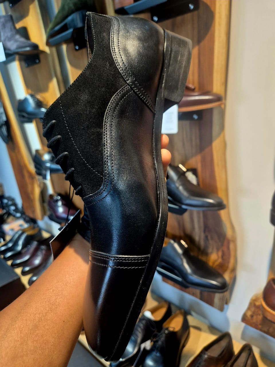Eclipse Classic Oxford Own the Room. Walk with Authority - MERAKINO